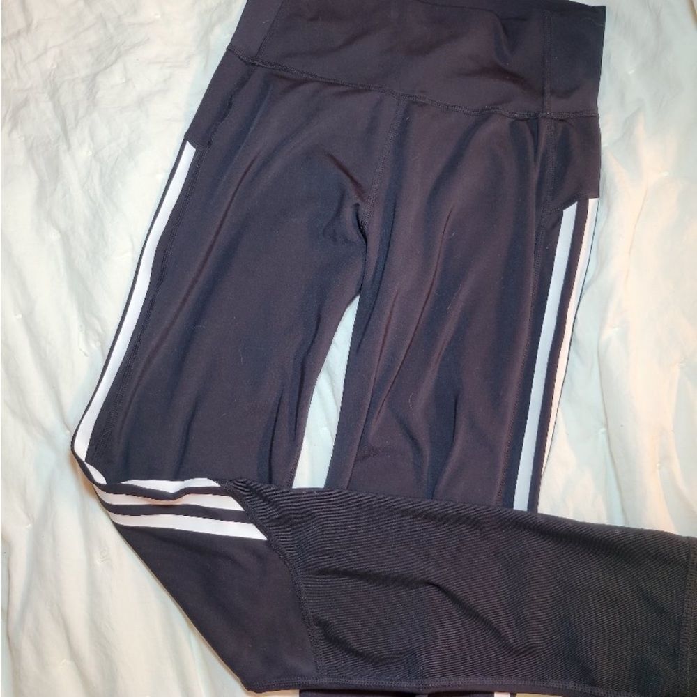Adidas small leggings